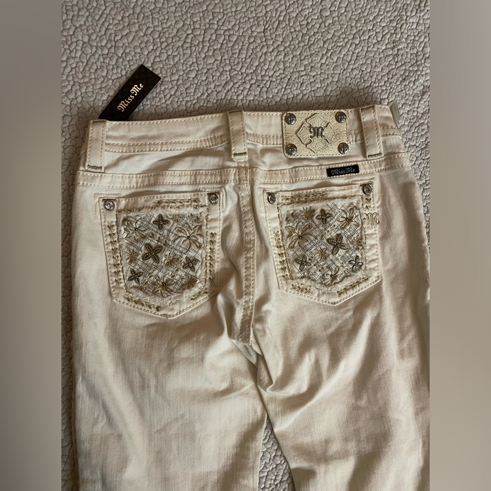 Size 28 miss me capri’s